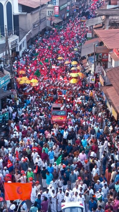 ജനങ്ങളെ കയ്യിലെടുത്ത് ശൈലജ ടീച്ചറുടെ റോഡ് ഷോ