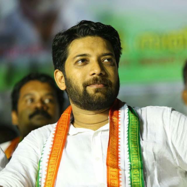 മത്സരം തീപ്പാറും; ഷാഫിയിറങ്ങി കടത്തനാട്ടിൽ അങ്കത്തട്ടുണർന്നു മത്സരം തീപ്പാറും; ഷാഫിയിറങ്ങി കടത്തനാട്ടിൽ അങ്കത്തട്ടുണർന്നു