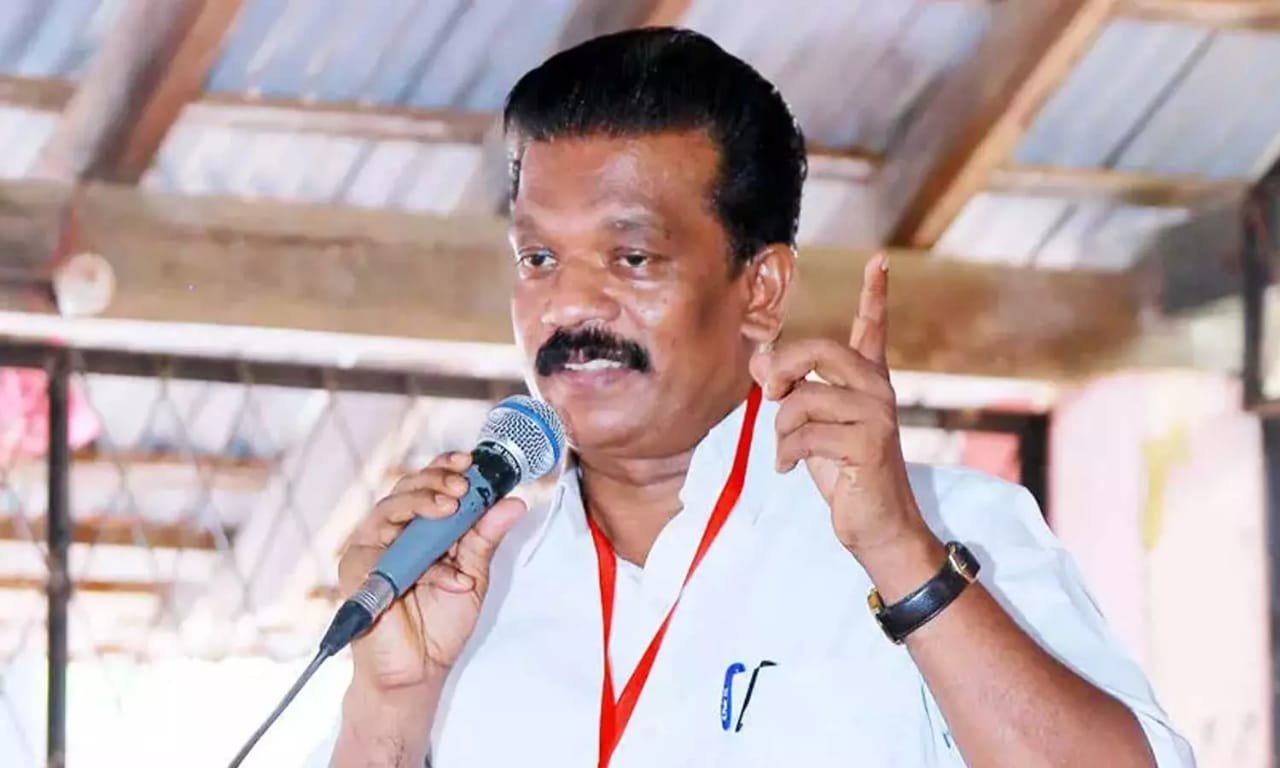 ഒരു കനൽത്തരിയായി ആലത്തൂർ; എൽഡിഎഫിന് ആശ്വാസമായി        കെ.രാധാകൃഷ്ണൻ