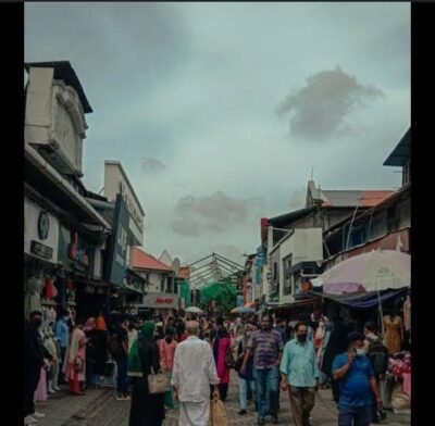 കടയിലേക്ക് ആളെ കയറ്റാൻ മോശം വാക്കുകൾ വേണ്ട