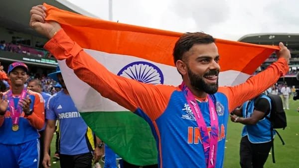 കപ്പുമായി പടിയിറങ്ങി കിങ് കോലി കപ്പുമായി പടിയിറങ്ങി കിങ് കോലി