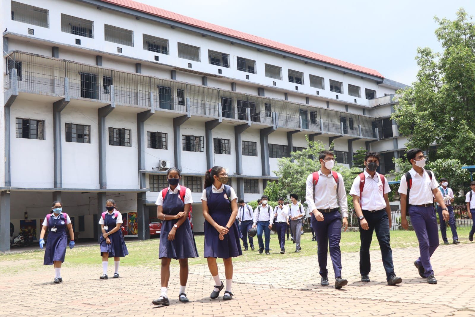 സംസ്ഥാനത്ത് പൊതുവിദ്യാലയങ്ങളോടുള്ള ആവേശം കുറയുന്നു