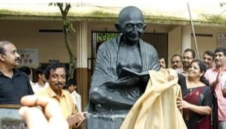 ഗാന്ധിജിയുടെ പൂർണകായ പ്രതിമ അനാച്ഛാദനം ചെയ്‌തു