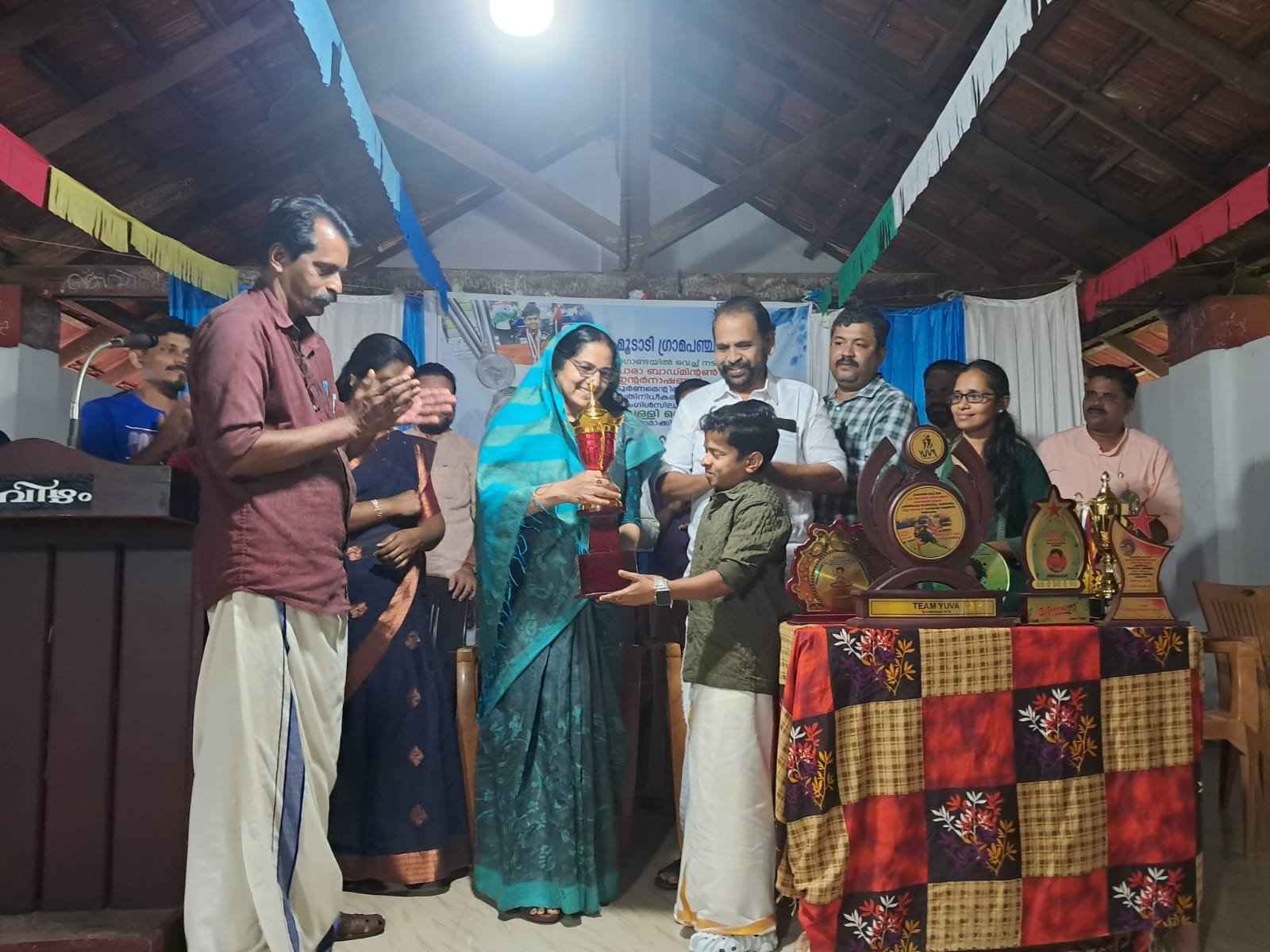 രാജ്യത്തിന്റെ അഭിമാനമായ നിധിന് നാടിന്റെ ആദരം രാജ്യത്തിന്റെ അഭിമാനമായ നിധിന് നാടിന്റെ ആദരം