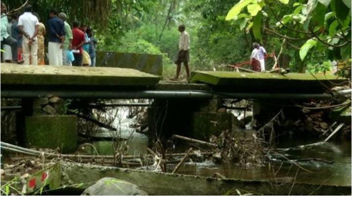 ഉരുട്ടിപാലത്തിലൂടെയുള്ള                      ഗതാഗതം നിരോധിച്ചു