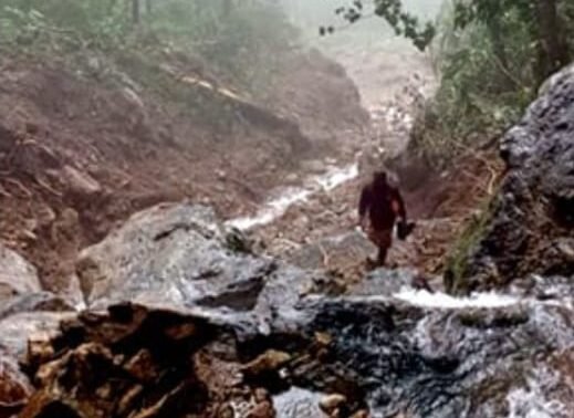 കമ്പിളിപ്പാറ ക്വാറിക്കടുത്ത് ഉരുൾപൊട്ടി വീടുതകർന്നു
