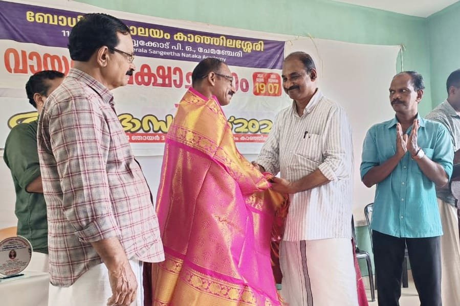 യൂസഫ് കാപ്പാടിനെ ആദരിച്ചു യൂസഫ് കാപ്പാടിനെ ആദരിച്ചു