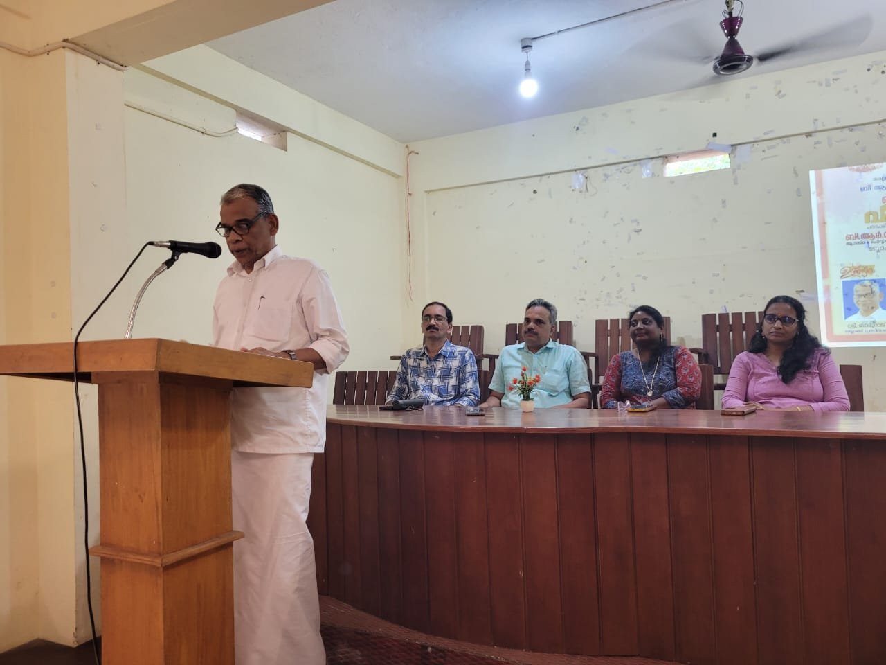 ഹെൽപ്പിങ് ഹാൻഡ് തിരഞ്ഞെടുത്ത പ്രൊജക്റ്റ് അവതരണം നടന്നു ഹെൽപ്പിങ് ഹാൻഡ് തിരഞ്ഞെടുത്ത പ്രൊജക്റ്റ് അവതരണം നടന്നു