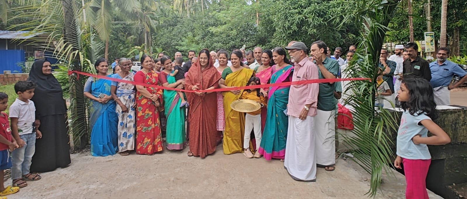 അഭയം കല്ലും പുറത്തു താഴെ റോഡ് അവസാന ഘട്ട പണി പൂർത്തിയാക്കി