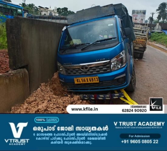 തിരിച്ചുവിട്ട വഴിയിൽ ലോറി താഴ്ന്നു; തൽക്കാലം ഗതാഗതം പഴയപടി