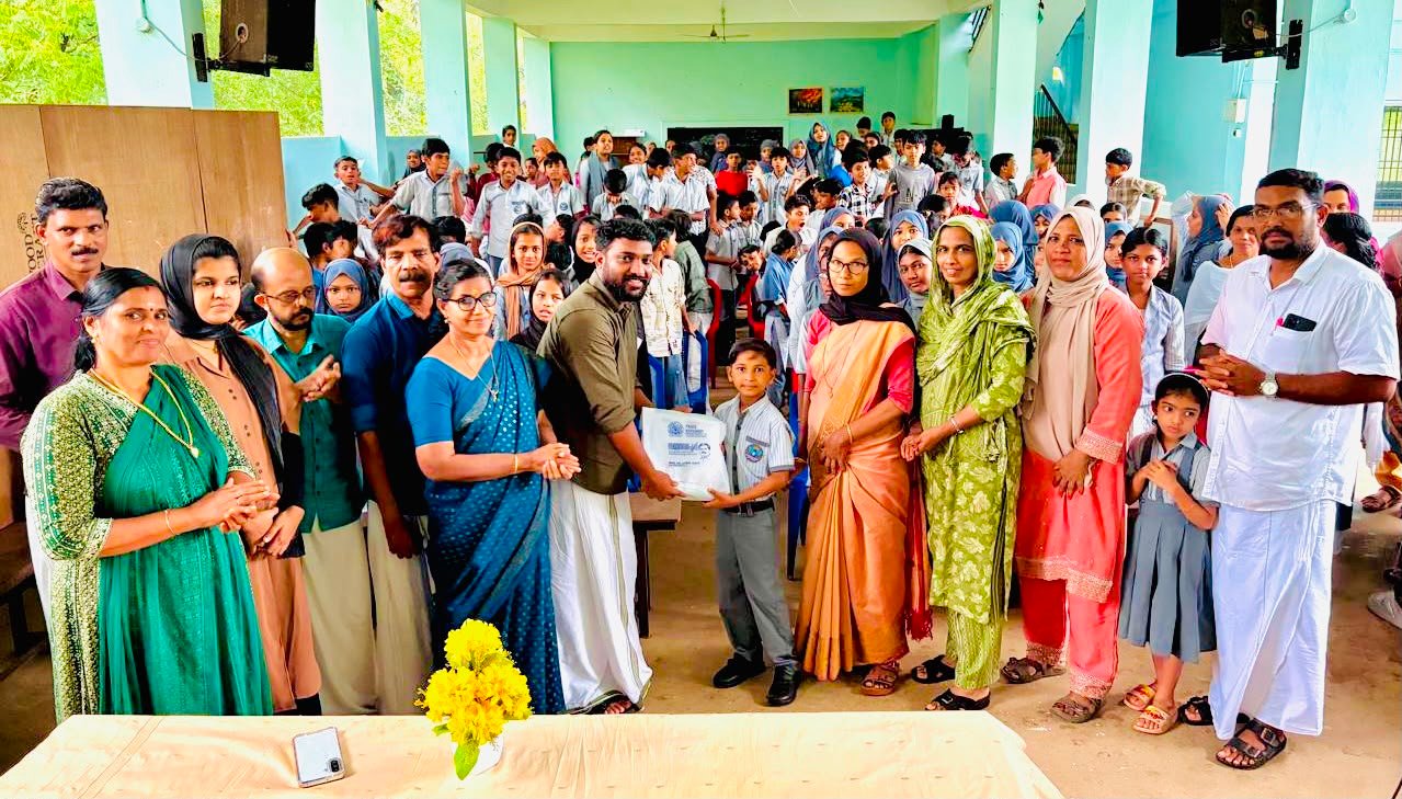 പ്രവീൺ കുമാർ എം.എൽ.എ യുടെ സമ്മാനച്ചെപ്പ് വിതരണം ചെയ്തു പ്രവീൺ കുമാർ എം.എൽ.എ യുടെ സമ്മാനച്ചെപ്പ് വിതരണം ചെയ്തു