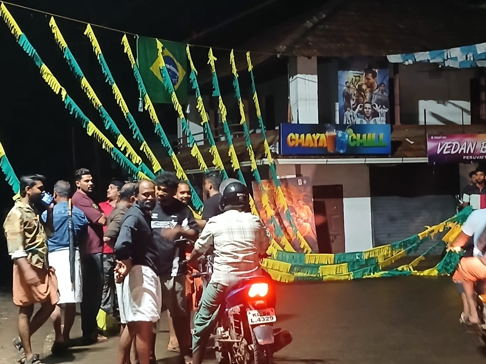ഫുട്ബോൾ ആവേശം പെരുവട്ടൂരിലും ഫുട്ബോൾ ആവേശം പെരുവട്ടൂരിലും