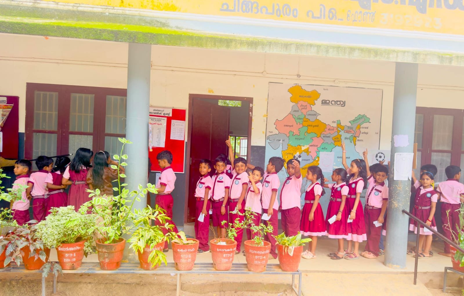 കുട്ടികളിൽ കൗതുക കാഴ്ചയൊരുക്കിവന്മുകo-എളമ്പിലാട് എം.എൽ.പി. സ്‌കൂളിൽസ്കൂൾ ലീഡർതെരഞ്ഞെടുപ്പ്നടന്നു